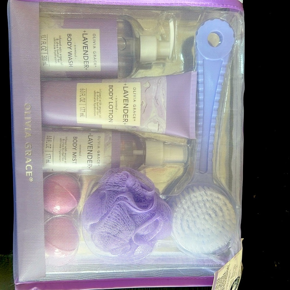 8 piece bath set with mesh bag, brand new